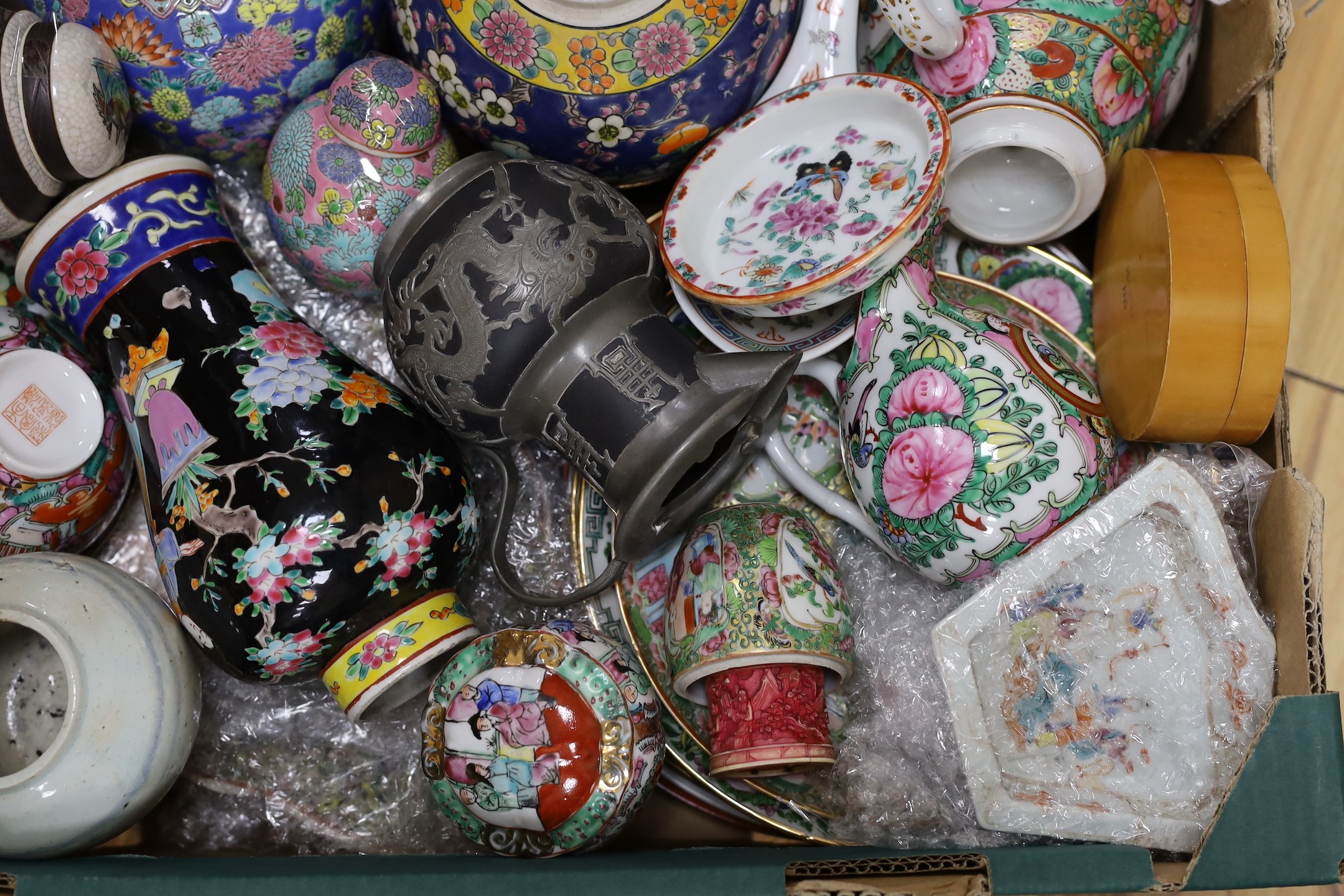 A quantity of decorative Chinese porcelain